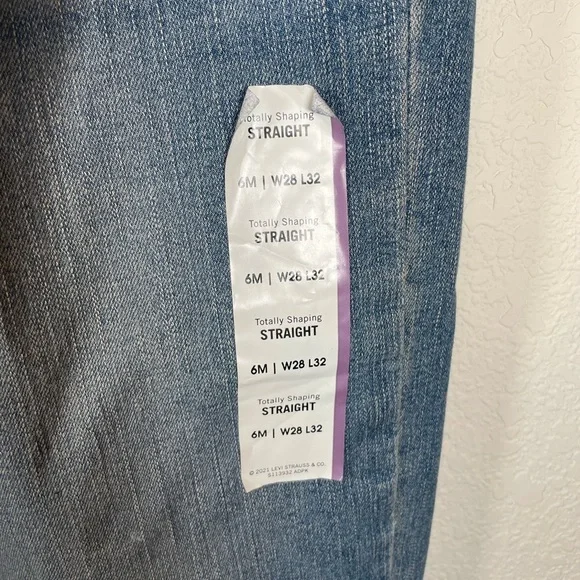 Signature Levi Strauss Straight Fit Totally Shaping Denim Jeans - Picture 3 of 8